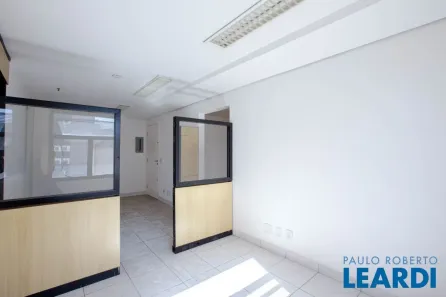 Sala Comercial à venda, 49m² no Liberdade, São Paulo