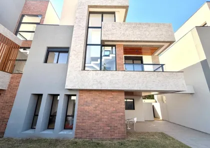 Sobrado com 3 Quartos à venda, 132m² no Xaxim, Curitiba