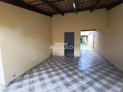 Casa com 3 Quartos para alugar, 140m² no Jardim Europa, Uberlândia