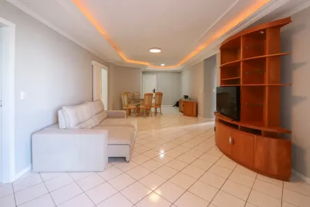 Apartamento com 3 Quartos para alugar, 120m² no Centro, Balneário Camboriú