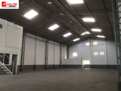 Galpão/Depósito/Armazém à venda, 440m² no Vila das Oliveiras, Taboão da Serra