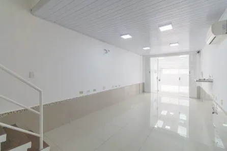 Casa com 3 Quartos à venda, 180m² no Jardim Aeroporto, São Paulo