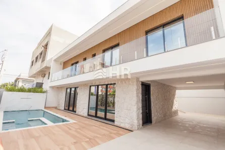 Casa com 4 Quartos à venda, 225m² no Centro, Guaratuba