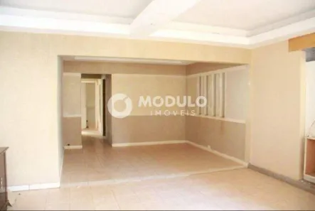 Casa com 3 Quartos para alugar, 200m² no Granada, Uberlândia
