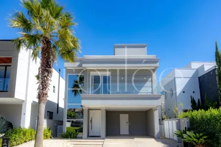 Casa de Condomínio com 3 Quartos para alugar, 300m² no Santa Regina, Camboriú