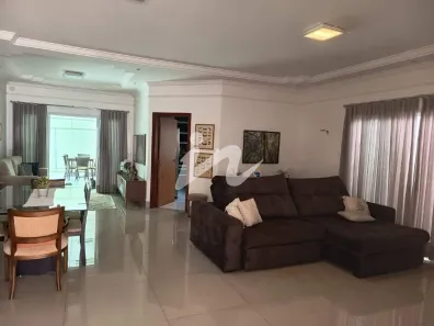 Casa com 3 Quartos à venda, 240m² no Jardim Karaíba, Uberlândia