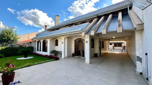 Casa com 5 Quartos para alugar, 352m² no Xaxim, Curitiba