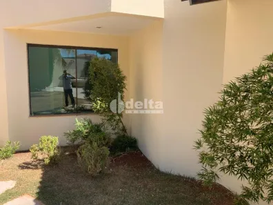 Casa com 4 Quartos à venda, 415m² no Jardim Karaíba, Uberlândia