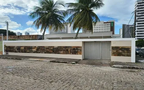 Casa com 3 Quartos para alugar, 280m² no Lagoa Nova, Natal