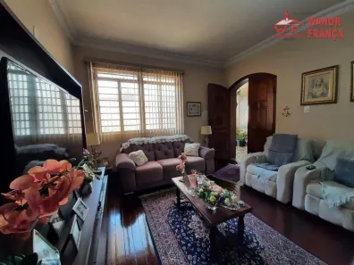 Imóvel Comercial com 3 Quartos à venda, 290m² no Centro, Guaratinguetá