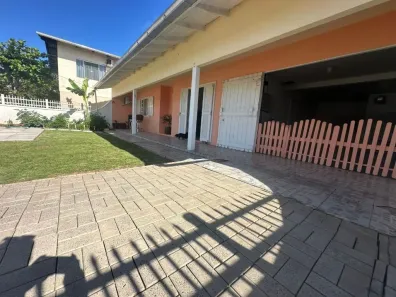 Casa com 3 Quartos à venda, 300m² no Meia Praia, Navegantes