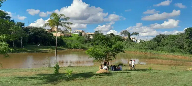 Casa de Condomínio com 2 Quartos à venda, 300m² no Santa Maria, Brasília
