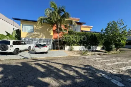 Casa de Condomínio com 3 Quartos à venda, 231m² no Jardim Tres Marias, Peruíbe
