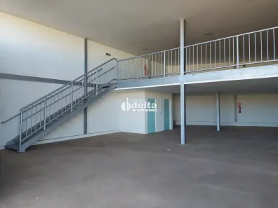 Ponto Comercial à venda, 388m² no Segismundo Pereira, Uberlândia