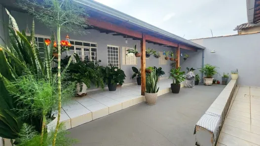 Casa com 4 Quartos à venda, 200m² no Laranjeiras, Uberlândia