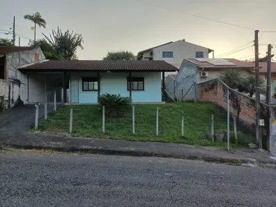 Casa com 2 Quartos para alugar, 80m² no Velha Central, Blumenau