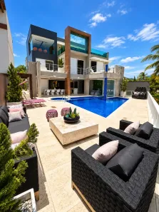 Casa de Condomínio com 4 Quartos para alugar, 682m² no Camboinhas, Niterói