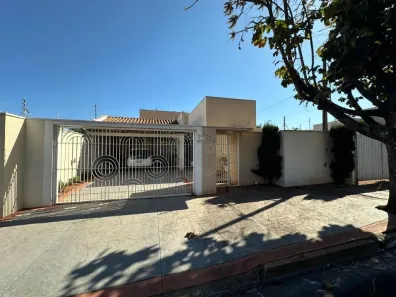 Casa com 3 Quartos à venda, 252m² no Vila Harmonia, Araraquara