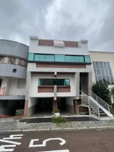 Casa com 3 Quartos para alugar, 300m² no Bairro Alto, Curitiba