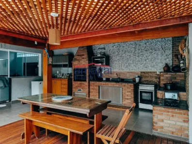 Sobrado com 4 Quartos à venda, 246m² no Loteamento Villa Branca, Jacareí
