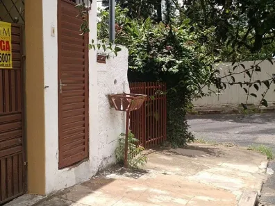 Casa com 1 Quarto para alugar, 40m² no Planalto, Belo Horizonte