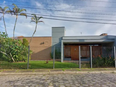 Casa com 3 Quartos à venda, 380m² no Jardim Siesta, Jacareí