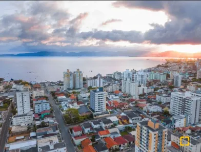 Apartamento com 2 Quartos à venda, 76m² no Barreiros, São José