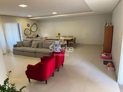 Apartamento com 3 Quartos para alugar, 186m² no Tabajaras, Uberlândia