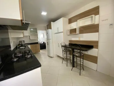 Apartamento com 2 Quartos para alugar, 80m² no Itacorubi, Florianópolis