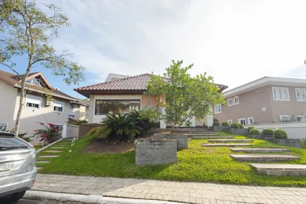 Casa de Condomínio com 5 Quartos à venda, 329m² no Uberaba, Curitiba