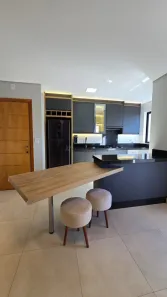 Apartamento com 2 Quartos para alugar, 66m² no Zona 07, Maringá