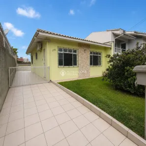 Casa com 3 Quartos à venda, 83m² no Barreiros, São José