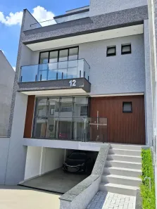 Sobrado com 3 Quartos à venda, 248m² no Pinheirinho, Curitiba