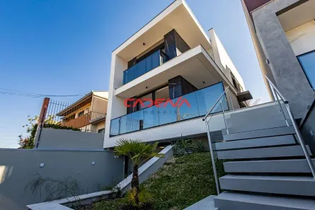 Casa com 4 Quartos para alugar, 246m² no Vista Alegre, Curitiba