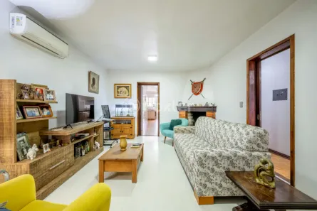 Casa com 4 Quartos à venda, 250m² no Medianeira, Porto Alegre