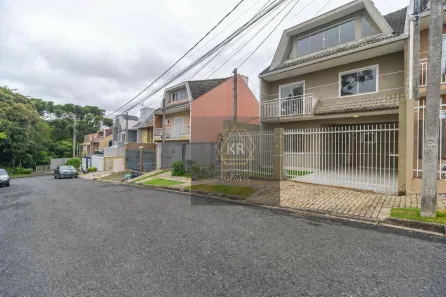 Sobrado com 4 Quartos para alugar, 160m² no Cidade Industrial, Curitiba