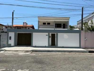 Casa com 4 Quartos à venda, 228m² no Cocó, Fortaleza
