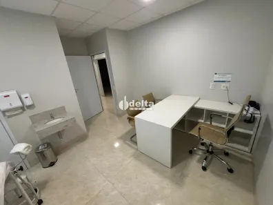 Ponto Comercial para alugar, 900m² no Planalto, Uberlândia