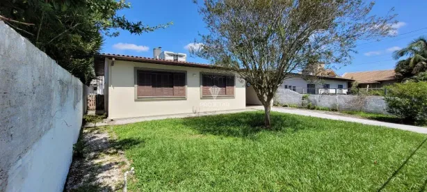 Casa com 2 Quartos para alugar, 80m² no Coloninha, Araranguá