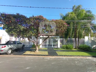 Casa com 3 Quartos para alugar, 450m² no Morada da Colina, Uberlândia