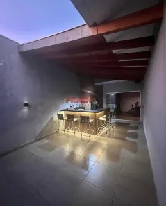 Casa com 3 Quartos à venda, 200m² no Conjunto Habitacional Karina, Maringá
