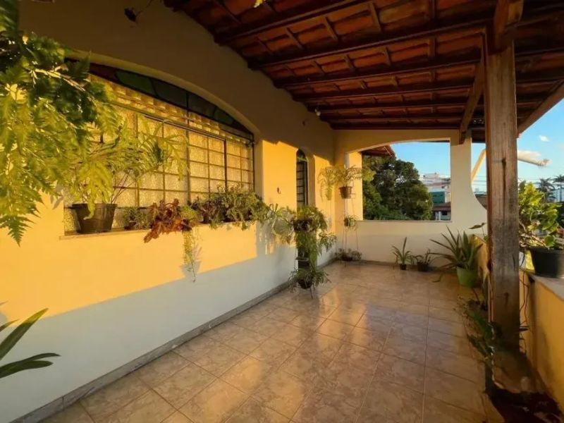 Casa com 6 quartos — Santa Amélia, Belo Horizonte