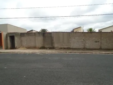 Lote/Terreno para alugar, 560m² no Jardim Patrícia, Uberlândia