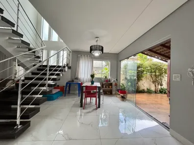Casa de Condomínio com 4 Quartos à venda, 258m² no Loteamento Portal do Sol II, Goiânia