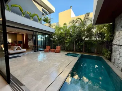 Sobrado com 5 Quartos à venda, 357m² no Nova Uberlândia, Uberlândia