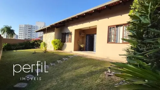 Casa com 5 Quartos à venda, 251m² no Floresta, Joinville