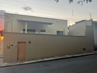 Sobrado com 3 Quartos à venda, 230m² no Saci, Teresina