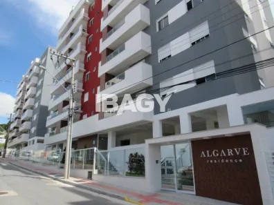 Apartamento com 3 Quartos para alugar, 88m² no Praia Comprida, São José