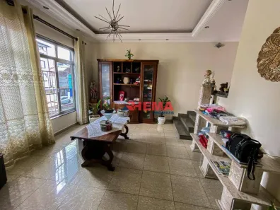 Sobrado com 4 Quartos à venda, 219m² no Campo Grande, Santos