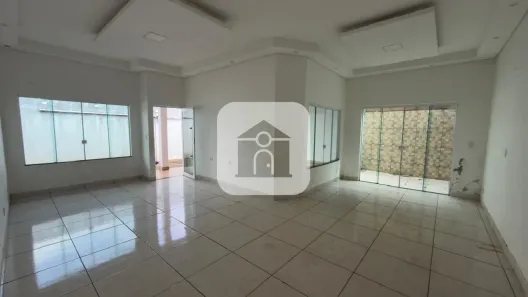 Casa com 3 Quartos para alugar, 170m² no Jardim Holanda, Uberlândia